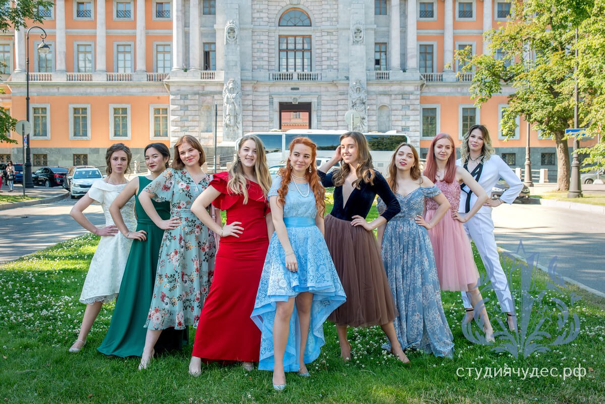 Платья на выпускной в москве