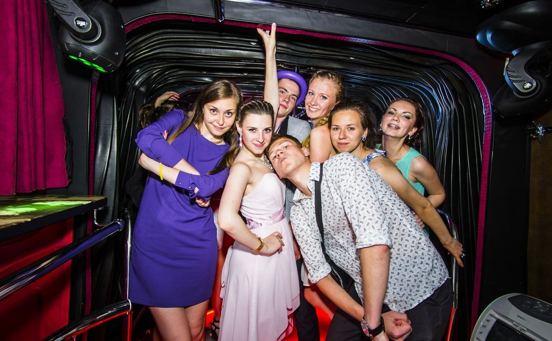 Пати спб. Патибас в Санкт-Петербурге. Party Bus СПБ. Вечеринка в Party Bus. Пати бас вечеринка.